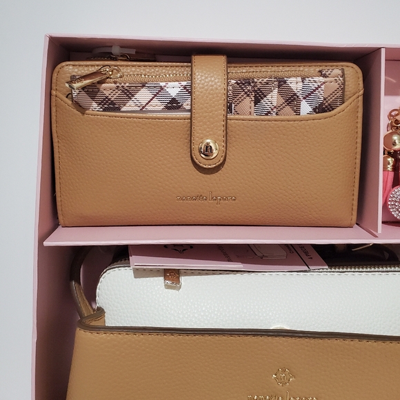 NANETTE LEPORE 4 PIECE GIFT SET - Picture 3 of 11